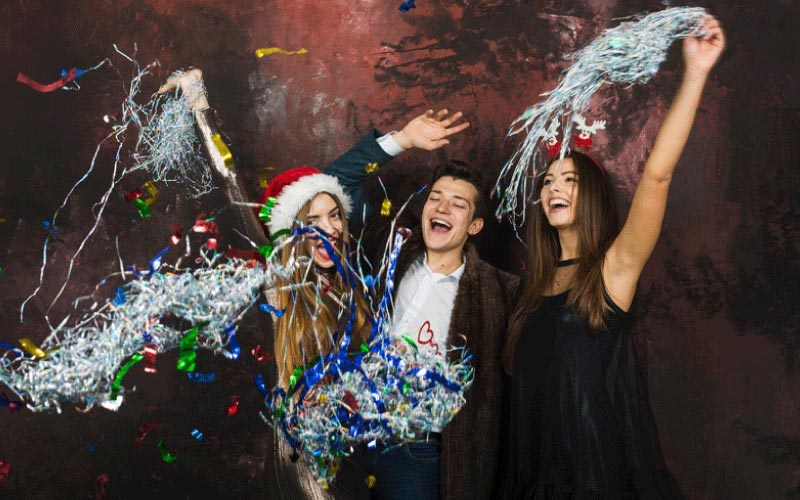 Group enjoying Christmas lights in Melbourne on a chartered bus